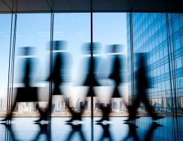 Comment une entreprise peut-elle bénéficier de l'investissement immobilier pour son développement ?